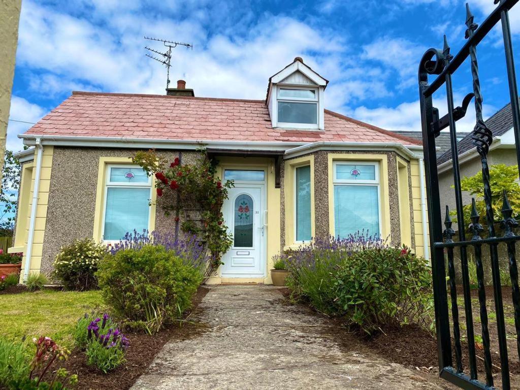 Rose Cottage: Delightful 4 Bedroom Detached Home Portrush Bagian luar foto