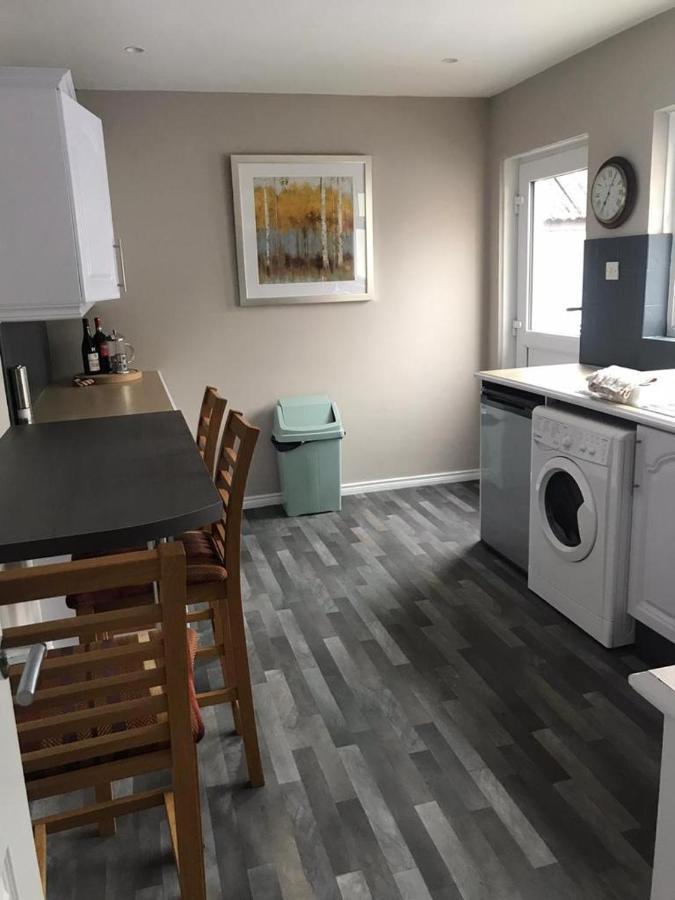 Rose Cottage: Delightful 4 Bedroom Detached Home Portrush Bagian luar foto